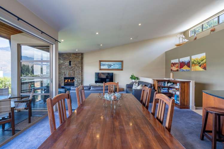 2/10 Lake Street Queenstown_10
