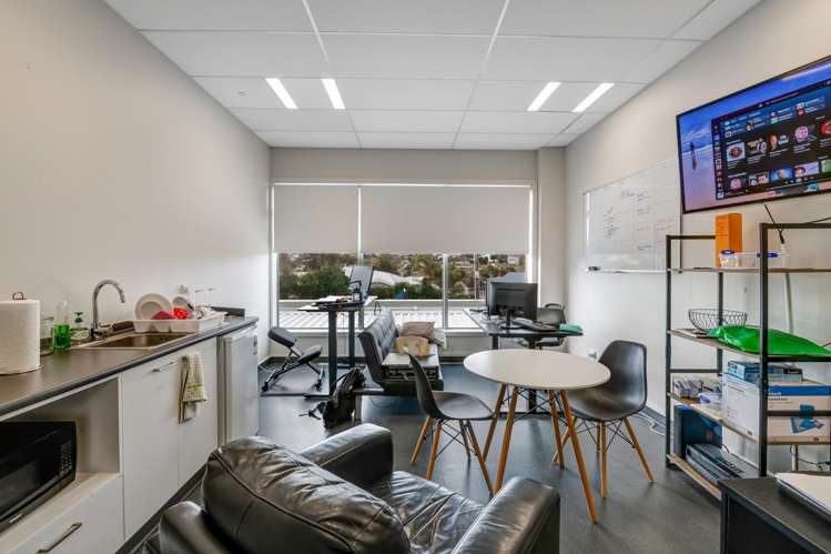 C/938 Whangaparaoa Road Manly_10