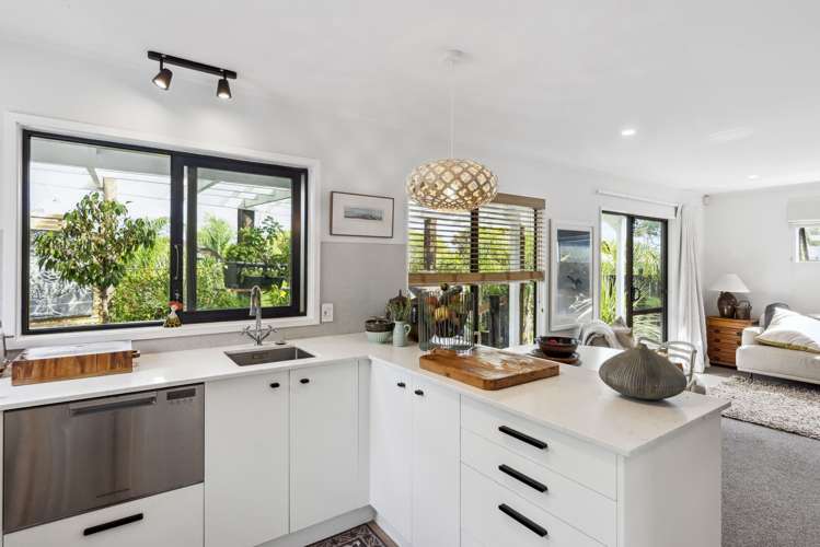 2 Island View Terrace Waikanae Beach_12