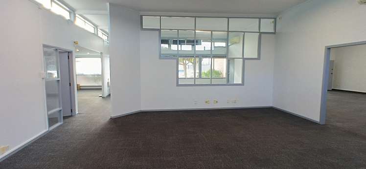 37 Taharoto Road Takapuna_13