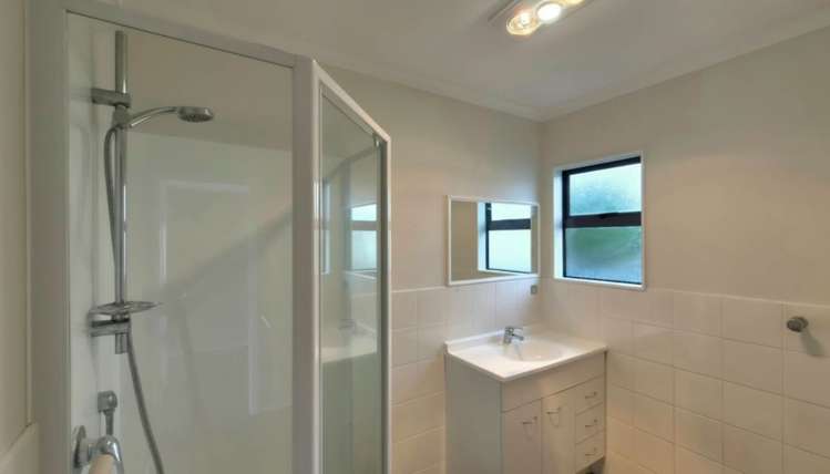 8a Universal Drive Henderson_7