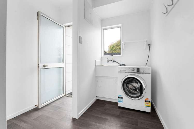 8b Huia Avenue Forest Lake_11