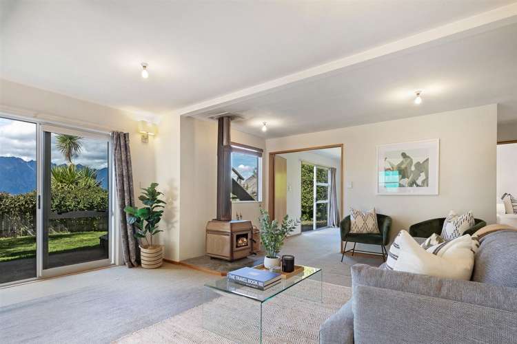 5 Avalon Crescent Fernhill/Sunshine Bay_9