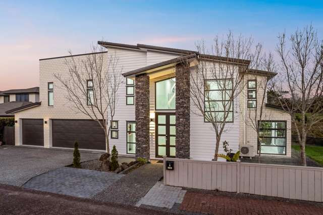 Luxury Living with Spectacular Harbour Views