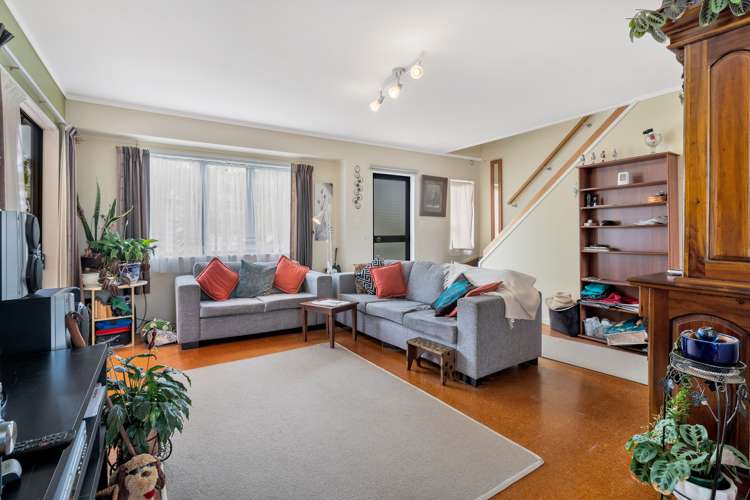 1/136 Bradbury Road Botany Downs_3