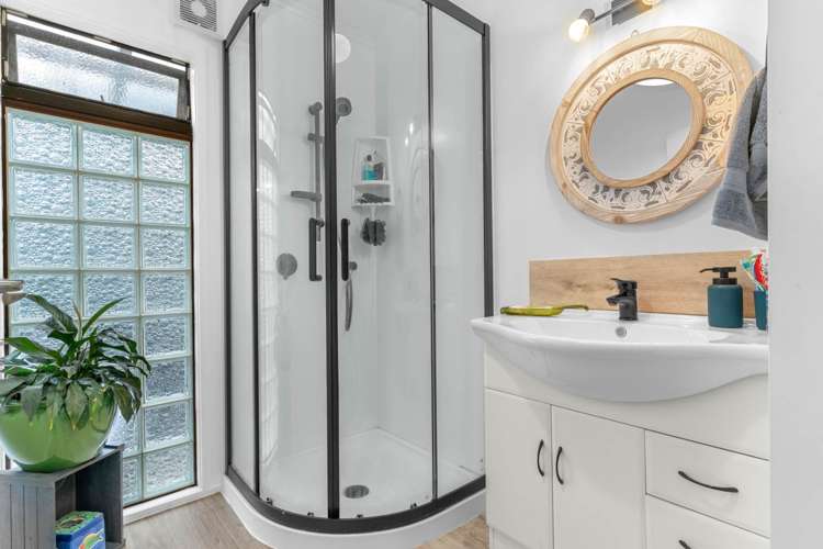 6 Shearwater Street One Tree Point_19