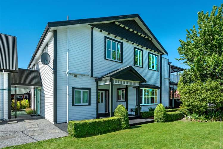 1271 Courtenay Road_0