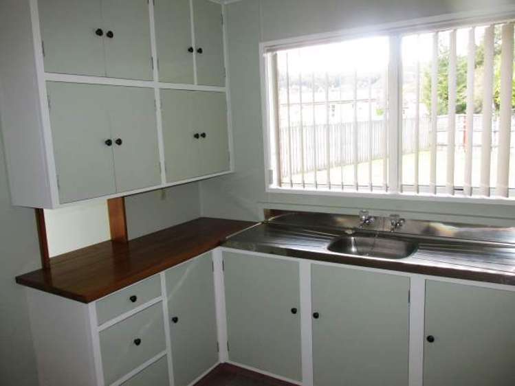 27 Plaskett Street Reefton_12