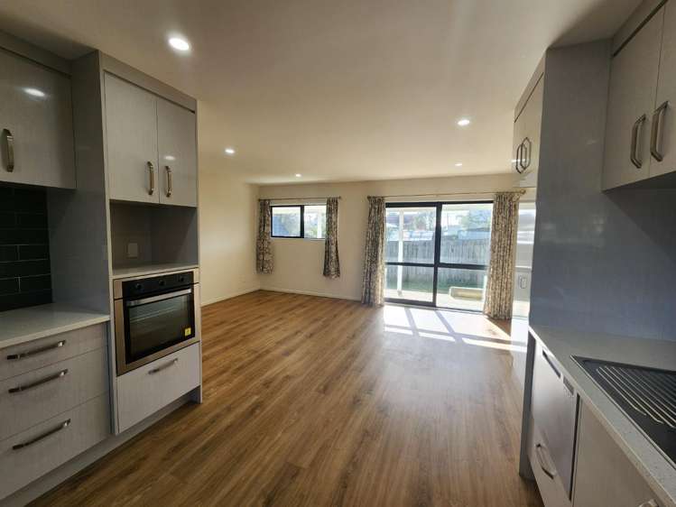 51a Astley Avenue 1732_2