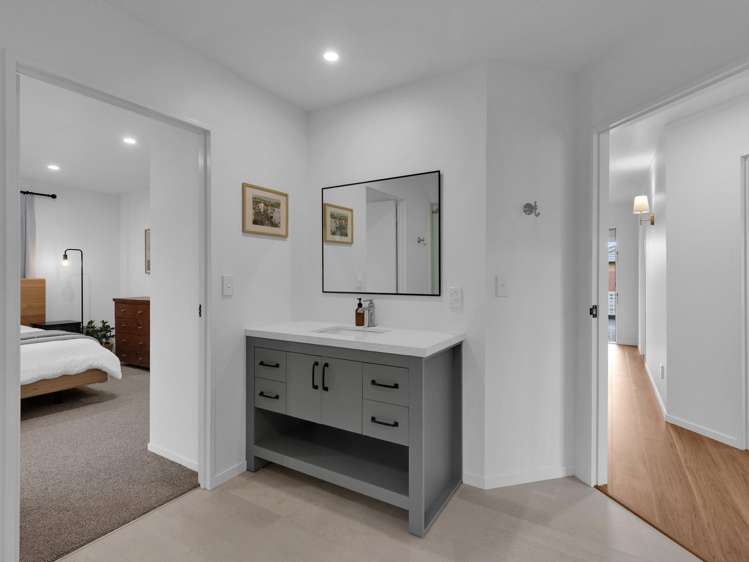 31 Forth Crescent Glenview_16