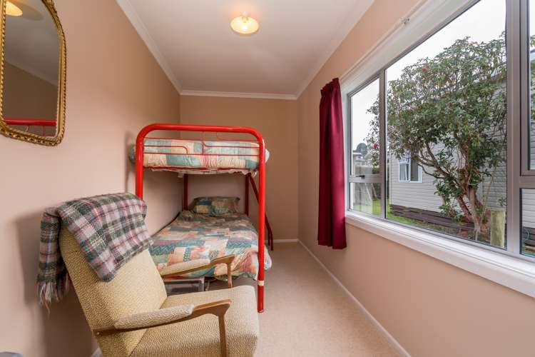 8 Miro Street Kaka Point_11