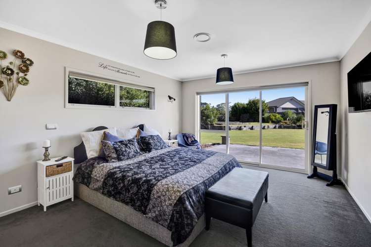 1 Elizabeth Grove Stratford_28