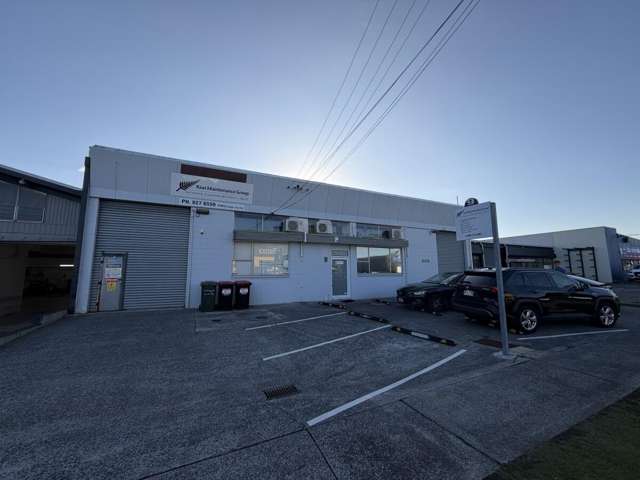 Versatile Dual-Warehouse Opportunity