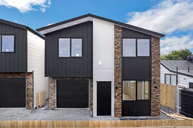 Brand new 3 bedrooms + 2 bathroom and study Nook