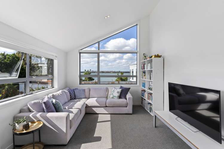 216 Riverside Avenue Point England_16