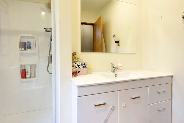 35 Olympus Way Richmond_20