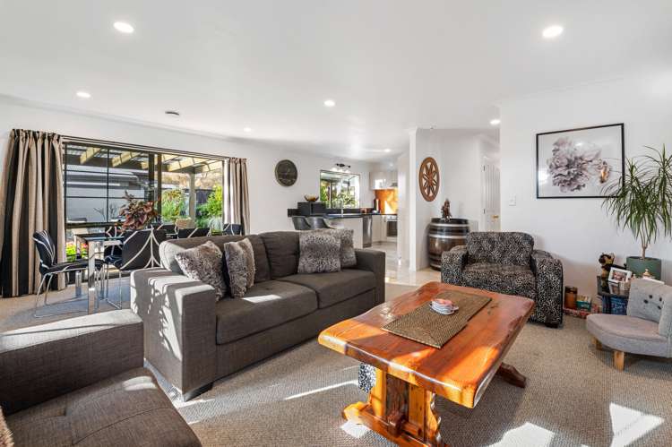 1 Stonebridge Park Drive Holdens Bay_2