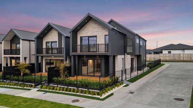 Modern Family Living with Reserve Views