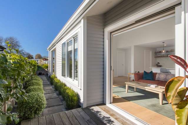 Luxury Freehold Living with Second Lounge!