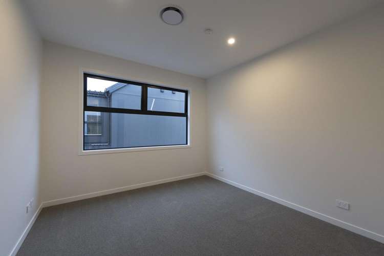 8 Maire Street Woburn_13