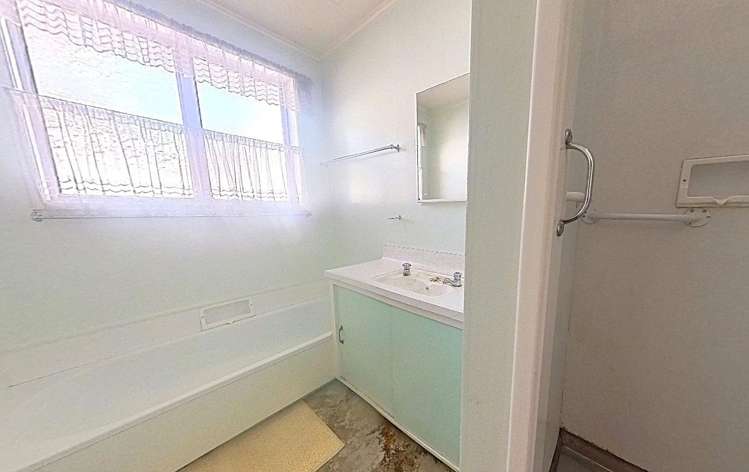 2/402 Southampton Street East 10482_7