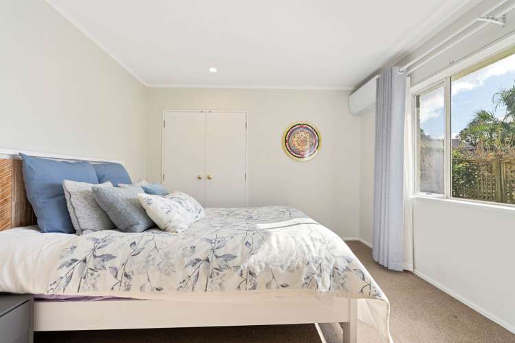 22 Windfall Grove Greenhithe_17