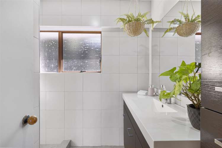 2/25 Mannering Place Hillcrest_12