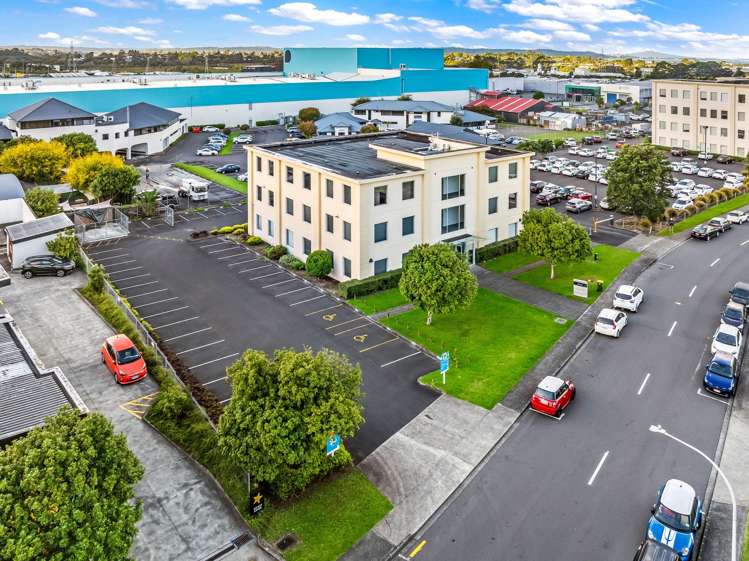 39 Paramount Drive_0