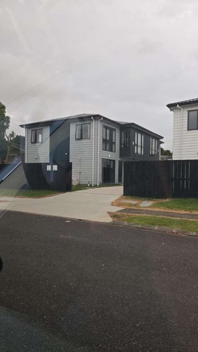 Modern, fairly-new townhouse on Volante Avenue