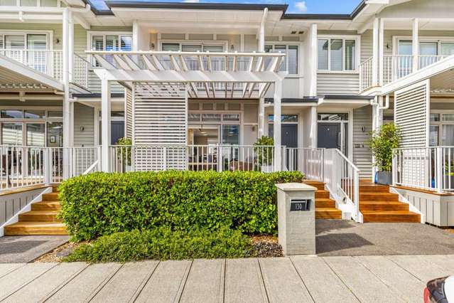 Freehold Resort Style Living