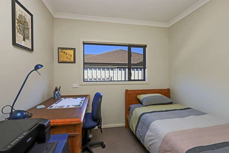 6 Lardon Place Frimley_18