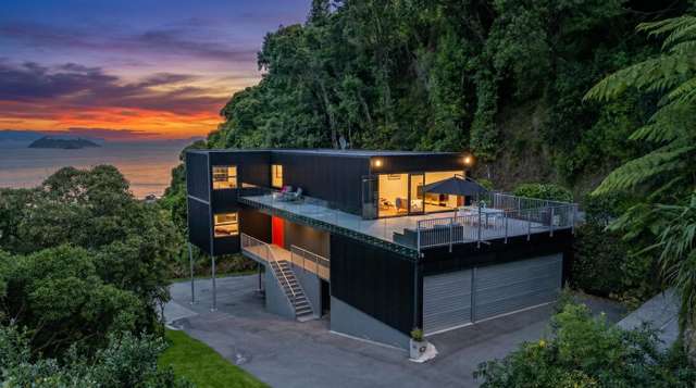 Elevated Living with Iconic Harbour Views