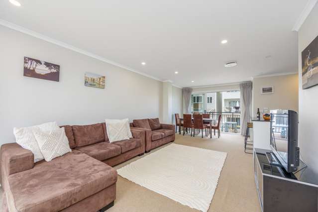 8 Panakenake Way Flat Bush_1