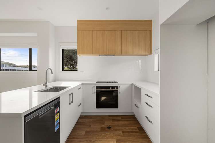 1/75 McAnnalley Street Manurewa East_8