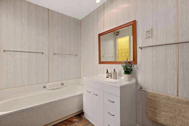 8 Whites Line West Woburn_16