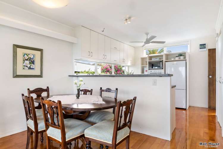 183 Beach Road Castor Bay_9