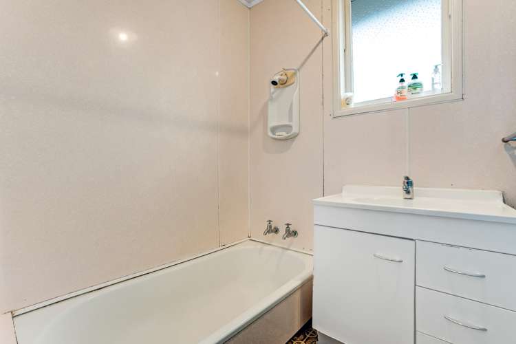 14 Quennell Avenue Favona_9