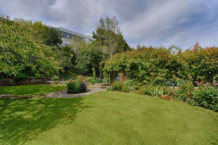 11 Rock Street Gore Surrounds_21