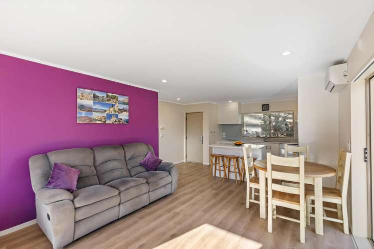 2 Elwarth Way Ranui_32