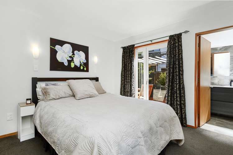 42 McEnroe Grove Naenae_11