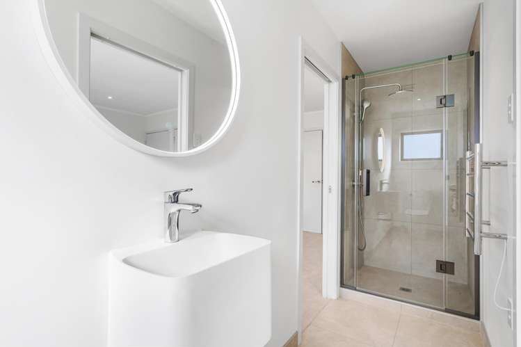 2/14 Clifton Road Waiake_17