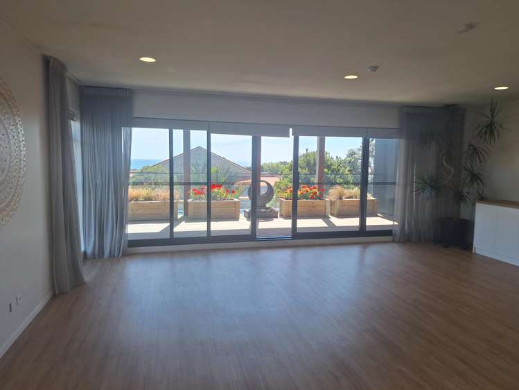 1155 South Road Oakura_3