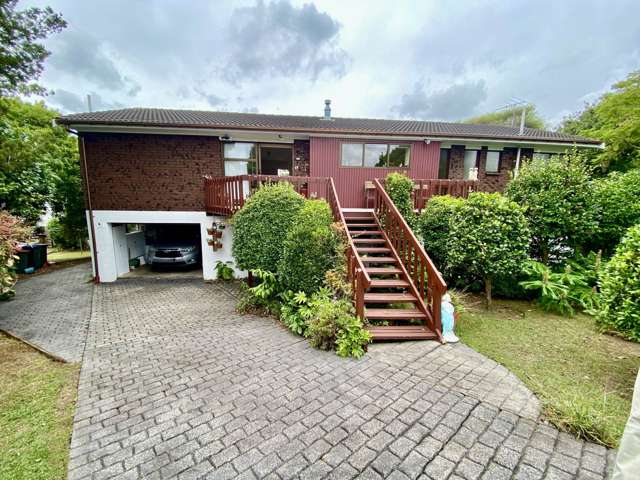 Spacious Five-Bedroom Family Home in Quiet Cul...