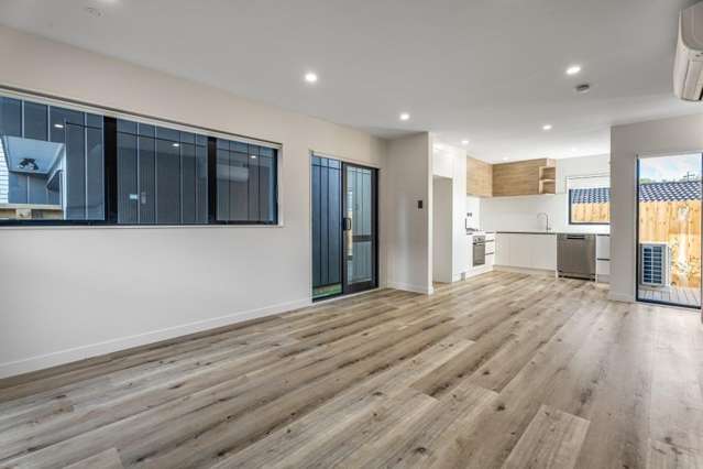 Stunning Brand New Townhouse in Royal Prad, Massey - Be the First to Live in This Elite Development!
