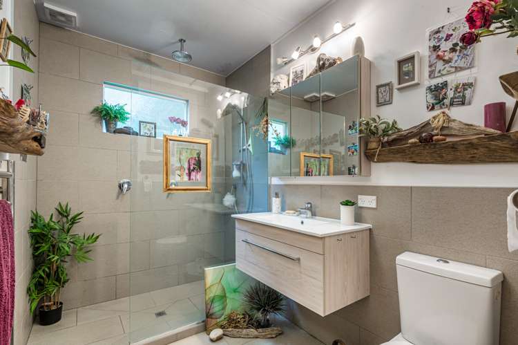 1196 Huia Road Huia_8