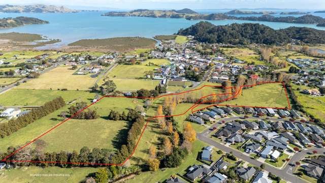 Lifestyle opportunity in the heart of Coromandel