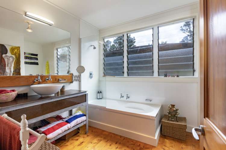 16 La Trobe Track Karekare_24