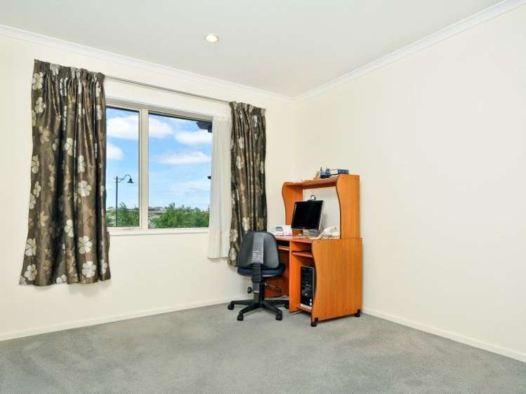 96 Farnborough Drive Grandview Heights_9