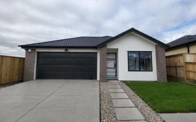 Double Garage on Drury's Doorstep