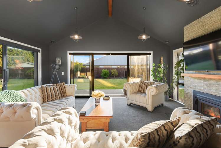 17 Carnaveron Drive Lincoln_6